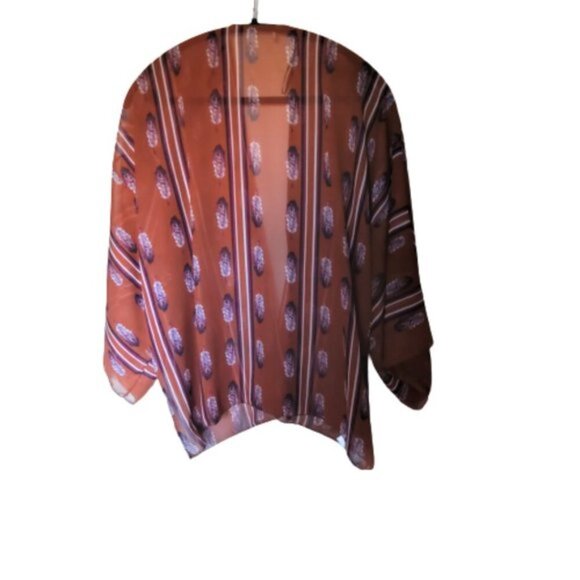 Light kimono cover up with burnt orange feathers print in a great colour - Picture 8 of 10